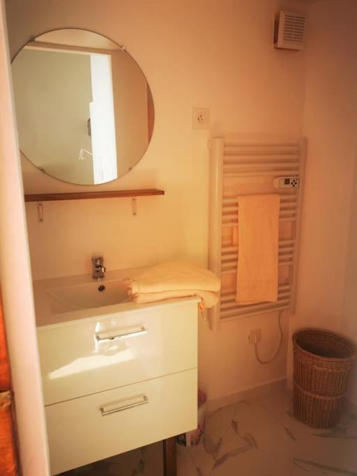 Appartement Avec Terrasse Saint-Martin-de-Brômes エクステリア 写真